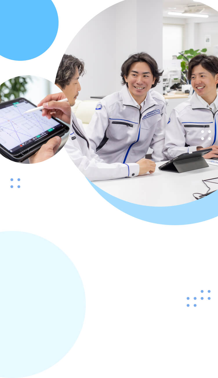 社内で打ち合わせしている様子