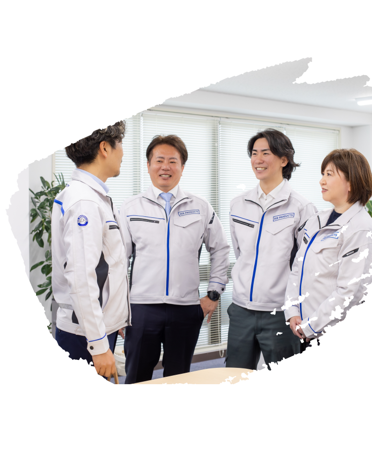 社内で談笑している社員たち